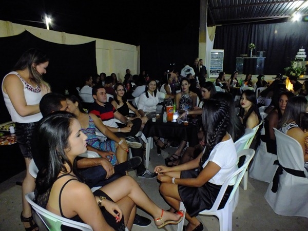 Festa de 15 anos com grande estilo em Dom Expedito Lopes - Imagem 66