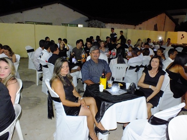 Festa de 15 anos com grande estilo em Dom Expedito Lopes - Imagem 63