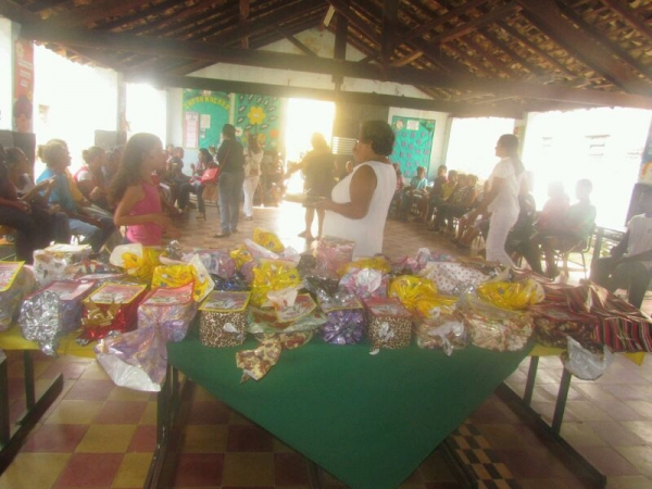 APAE realiza grande festa em homenagem às mães - Imagem 6