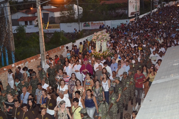  Procissão de abertura dos Festejos de Santo Antônio reúne quase 20 mil pessoas