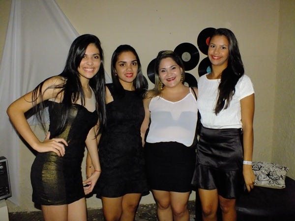 Festa de 15 anos com grande estilo em Dom Expedito Lopes - Imagem 26