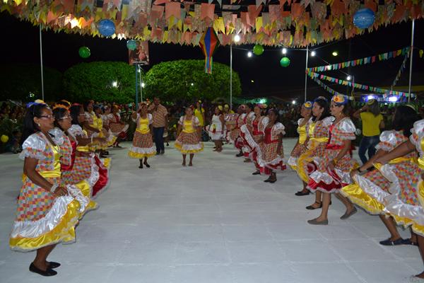 Primeira noite do XII Arraiá da Integração  de Brasileira foi um sucesso