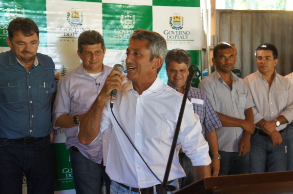  Prefeito Davinelson recebe comitiva do Governador para inaugura obra.   - Imagem 13