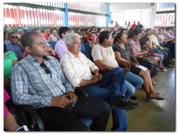 Câmara Municipal realiza Sessão Solene para entrega de títulos de Cidadão inhumense - Imagem 36