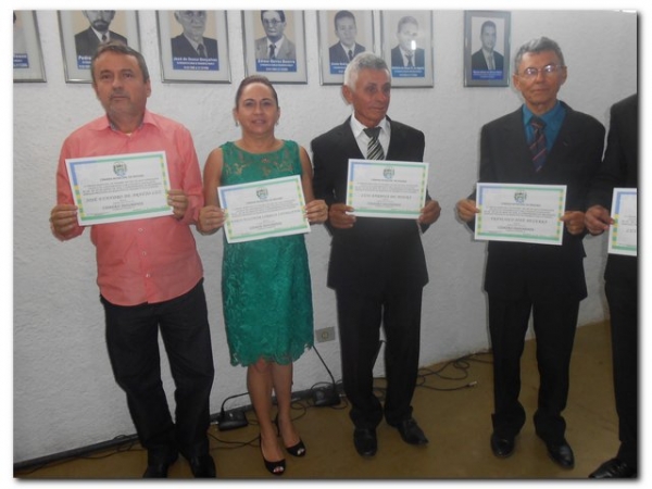 Câmara Municipal realiza Sessão Solene para entrega de títulos de Cidadão inhumense - Imagem 48