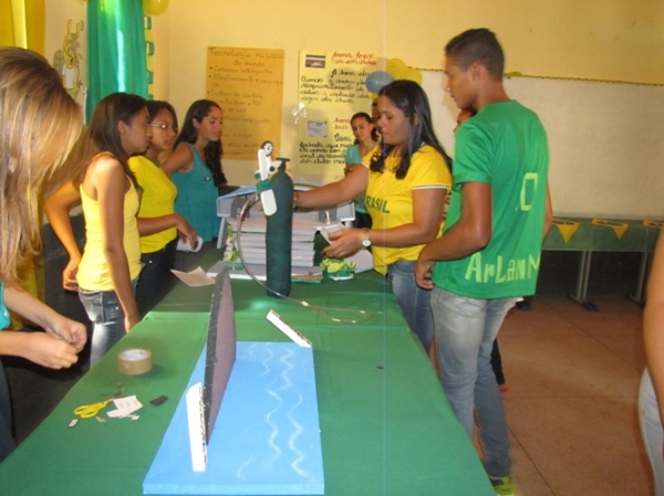 Atualizando: Centro de Ensino Médio promove II Feira do Conhecimento  - Imagem 5