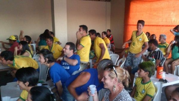 TORCEDORES SE REÚNEM PARA TORCEREM JUNTOS NO CLUBE MUNICIPAL EM DOM EXPEDITO LOPES. - Imagem 8