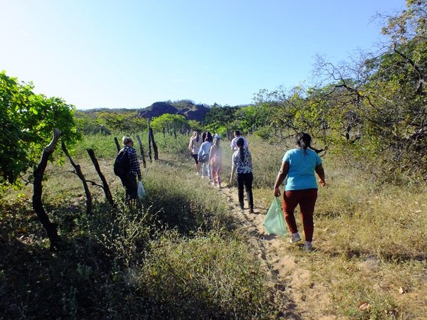 Alunos da turma de História da FADESB, visitam pontos turísticos e históricos da cidade - Imagem 14
