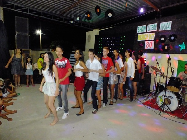 U. E. Dr. João Carvalho realiza show lítero musical - Imagem 8