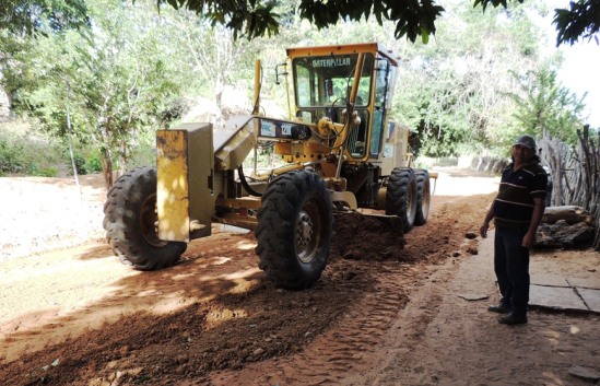 Prefeitura reforma estrada da Terra Dura e deixa população contente