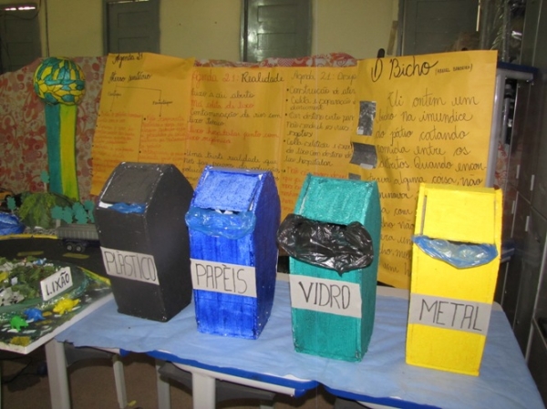 Atualizando: Centro de Ensino Médio promove II Feira do Conhecimento  - Imagem 2