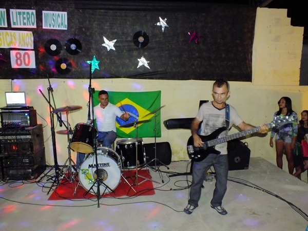 U. E. Dr. João Carvalho realiza show lítero musical - Imagem 24