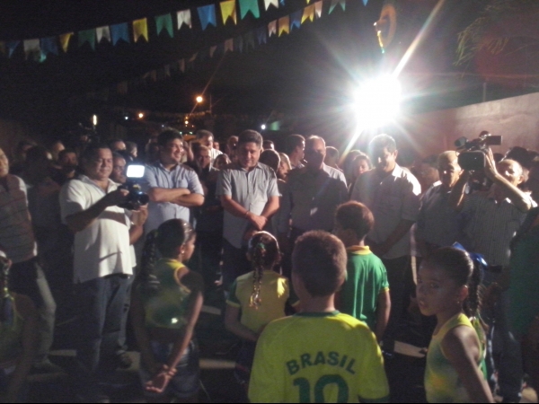 Prefeito Raimundo Ferreira inaugura obras com o governador Zé Filho - Imagem 40