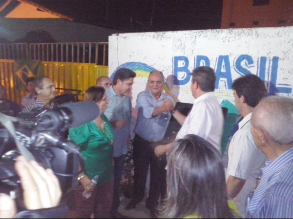 Prefeito Raimundo Ferreira inaugura obras com o governador Zé Filho - Imagem 25