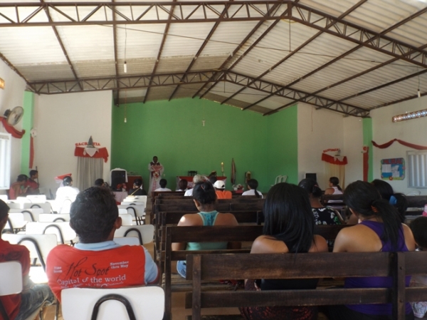 Família de garoto vítima de bala perdida presta suas últimas homenagens - Imagem 5