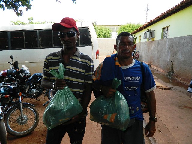 Prefeito Kleber Eulálio entrega Equipamento de Proteção Individual aos garis