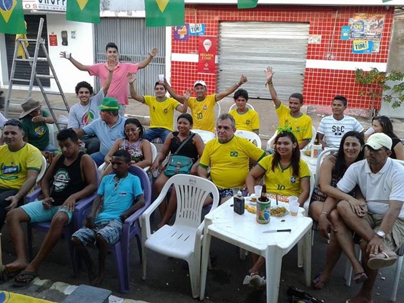 Torcida barrense verde e amarela! 