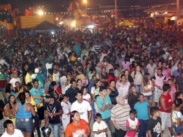 Prefeitura de Uruçuí comemora o Festejo de Santo Antonio com show de Paulynho Paixão - Imagem 4