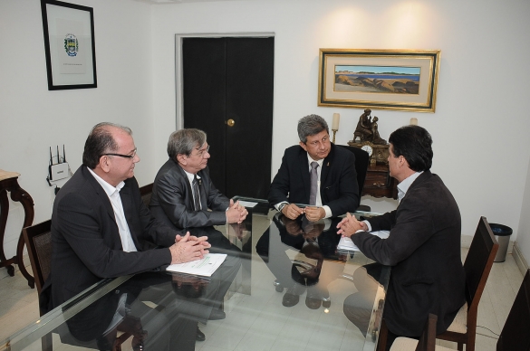 Governo apoia implantação do curso de Medicina em Picos