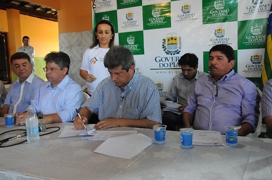 Manoel Emídio inaugura Casa da Juventude com a presença do Governador Zé Filho - Imagem 7