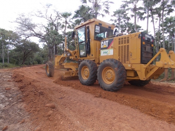 Prefeitura de São Francisco realiza empiçarramento em estradas de comunidades rurais - Imagem 8