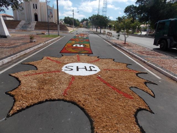  Dia 19 de  Junho dia de corpus christi Com um Lindo Tapete  em Batalha  - Imagem 9