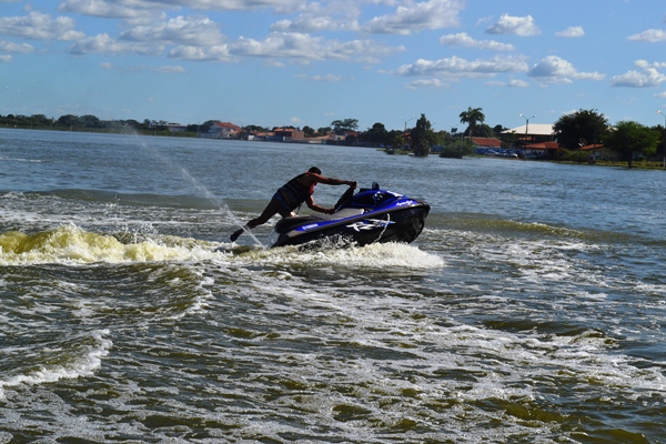 Passeio de Jet Ski no Açude Grande de Campo Maior.