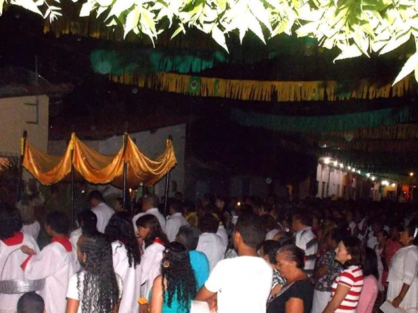 Corpus Christi: Fiéis lotam a Matriz de Nossa Senhora da Conceição   - Imagem 6