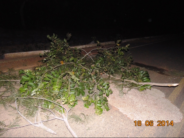 Prefeito Zé Resende inicia e participa de operação tapa-buraco - Imagem 1