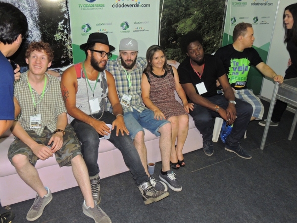 Público prestigia 1ª noite do Festival de Inverno e interage com a cantora Céu - Imagem 22