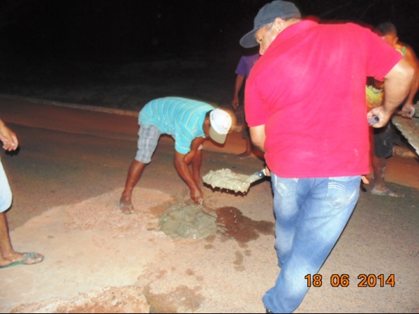 Prefeito Zé Resende inicia e participa de operação tapa-buraco - Imagem 7