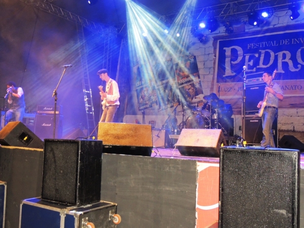 Público prestigia 1ª noite do Festival de Inverno e interage com a cantora Céu - Imagem 15