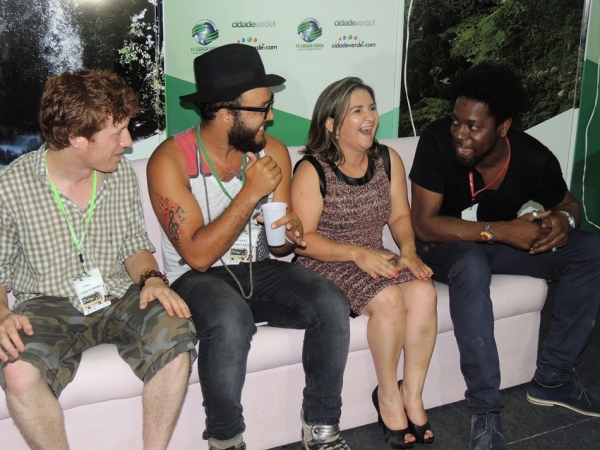 Público prestigia 1ª noite do Festival de Inverno e interage com a cantora Céu - Imagem 21