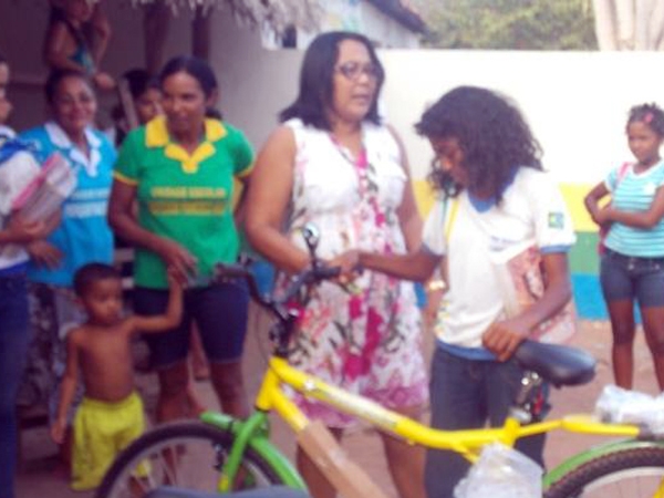 Prefeita Gadocha entrega bicicletas para alunos da Comunidade São Mateus - Imagem 5