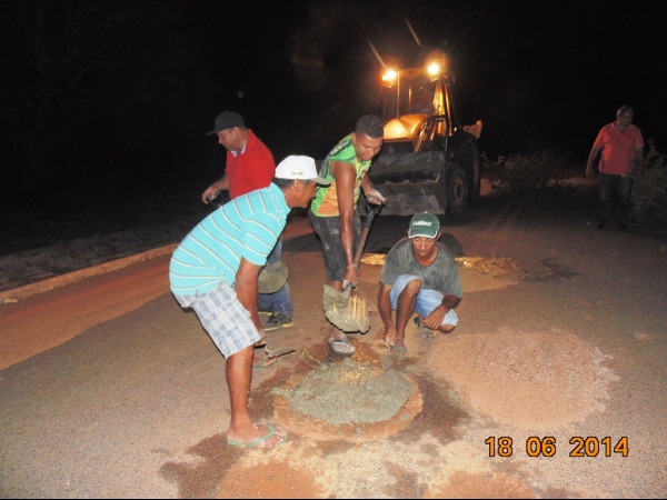 Prefeito Zé Resende inicia e participa de operação tapa-buraco - Imagem 4