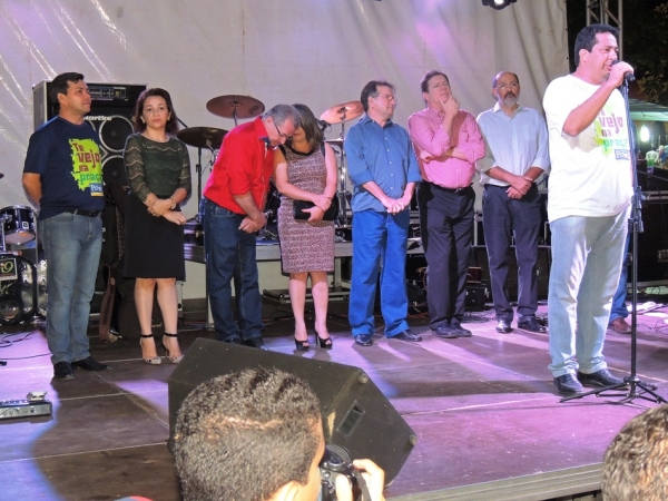 Público prestigia 1ª noite do Festival de Inverno e interage com a cantora Céu - Imagem 3