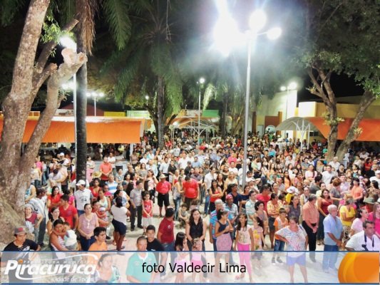 Prefeito Dr. Raimundo realiza sonho de camelôs e revitaliza praça