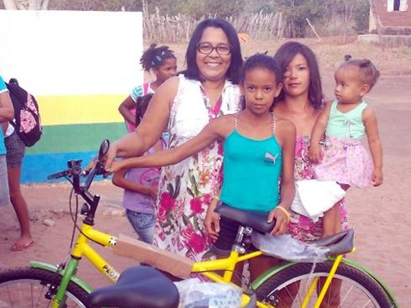 Prefeita Gadocha entrega bicicletas para alunos da Comunidade São Mateus - Imagem 3