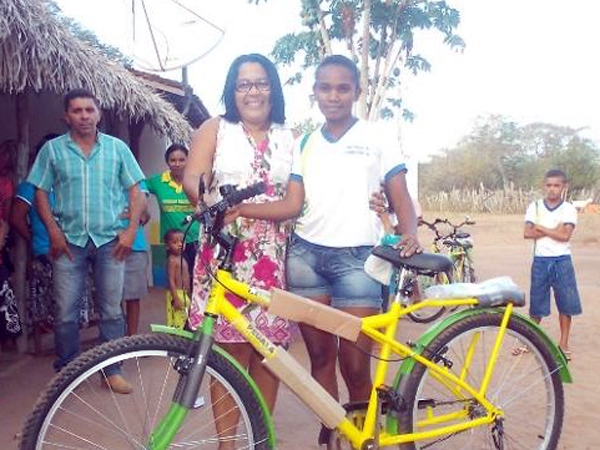 Prefeita Gadocha entrega bicicletas para alunos da Comunidade São Mateus - Imagem 9