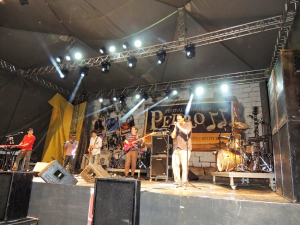 Público prestigia 1ª noite do Festival de Inverno e interage com a cantora Céu - Imagem 13