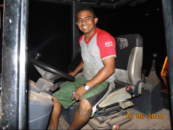 Prefeito Zé Resende inicia e participa de operação tapa-buraco - Imagem 14