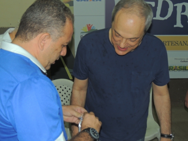 Toquinho faz o público cantar e se emocionar cantando clássicos da MPB - Imagem 24