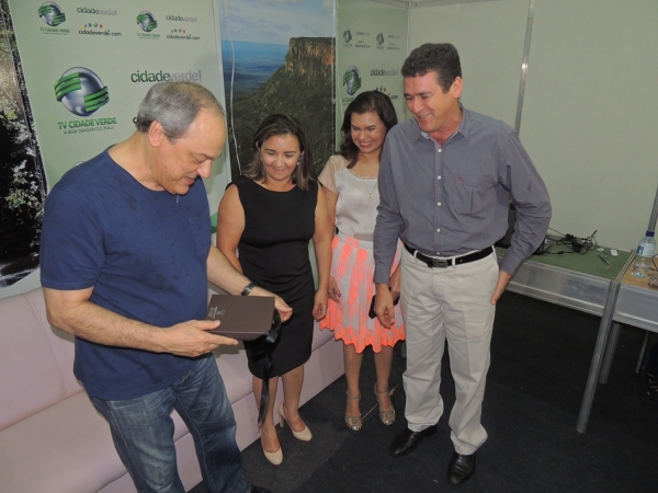 Toquinho faz o público cantar e se emocionar cantando clássicos da MPB - Imagem 27