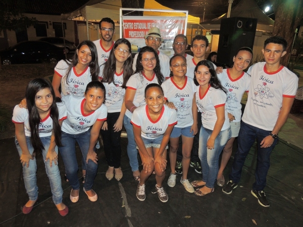 Público prestigia feira da CEEP com demonstrações práticas de física - Imagem 34