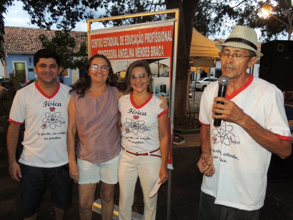 Público prestigia feira da CEEP com demonstrações práticas de física - Imagem 21