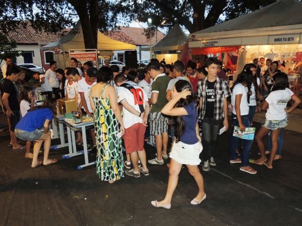 Público prestigia feira da CEEP com demonstrações práticas de física - Imagem 22