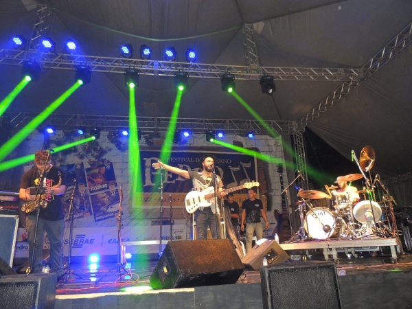 Toquinho faz o público cantar e se emocionar cantando clássicos da MPB - Imagem 5