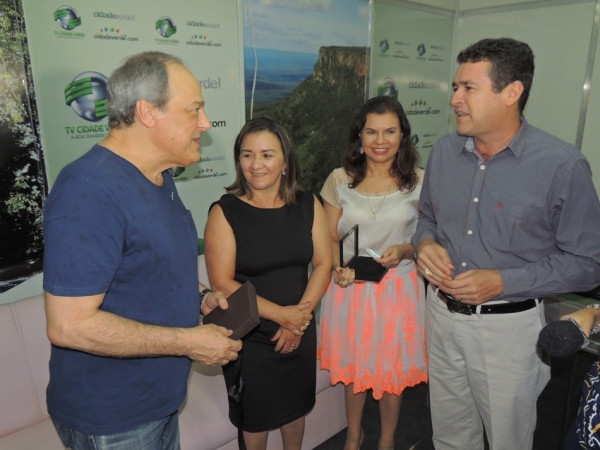 Toquinho faz o público cantar e se emocionar cantando clássicos da MPB - Imagem 33