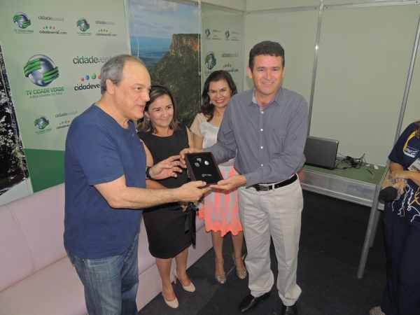 Toquinho faz o público cantar e se emocionar cantando clássicos da MPB - Imagem 29