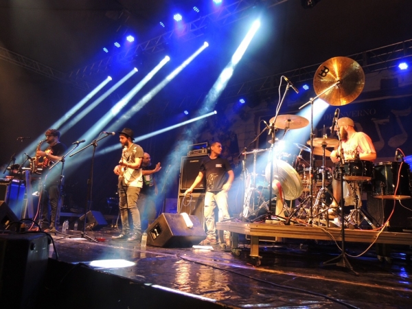 Toquinho faz o público cantar e se emocionar cantando clássicos da MPB - Imagem 4